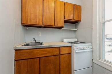 1211 5th Ave SE, Cedar Rapids, IA 52403 - photo 3