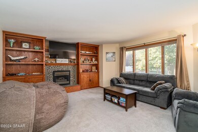 1156 S 36th St, Grand Forks, ND 58201 - photo 5