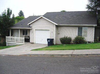 944 NE Hidden Valley Dr, Bend, OR 97701 - photo 2
