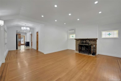 4408 Locust Point Dr, Bronx, NY 10465 - photo 5