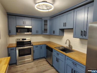 54 E Maple St, Teaneck, NJ 07666 - photo 5