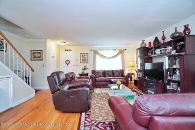(5) LIVING ROOM