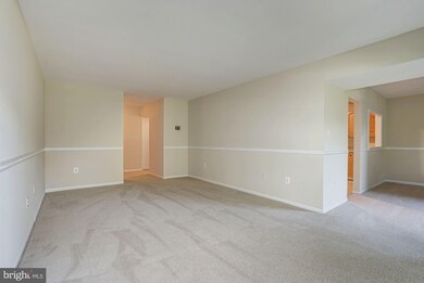 9725 Kings Crown Ct unit 1, Fairfax, VA 22031 - photo 6