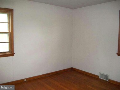 439 Lee St, Strasburg, VA 22657 - photo 4