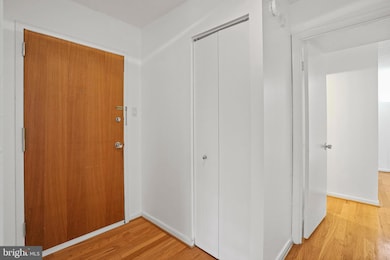 The Gibson unit 702, Washington, DC 20037 - photo 5