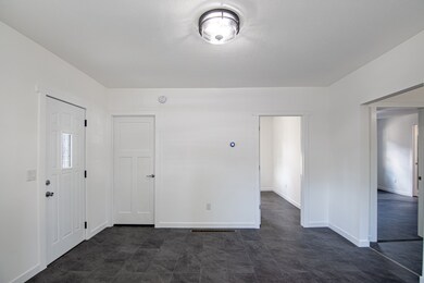 141 N Gladstone Ave, Columbus, IN 47201 - photo 4