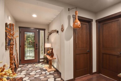 2-web-or-mls-Entryway