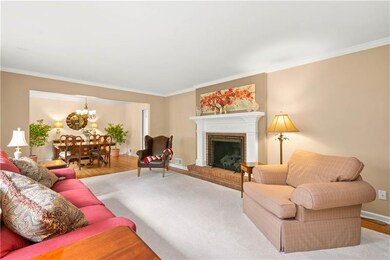 Relax with friends in the cozy living room complet