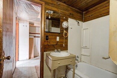Dan Holt 1605 N Oak Grove 5