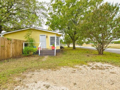 226 Cleveland St, Cleburne, TX 76031 - photo 2