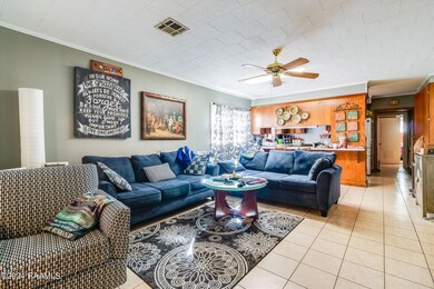 3-web-or-mls-808 Carver St-2