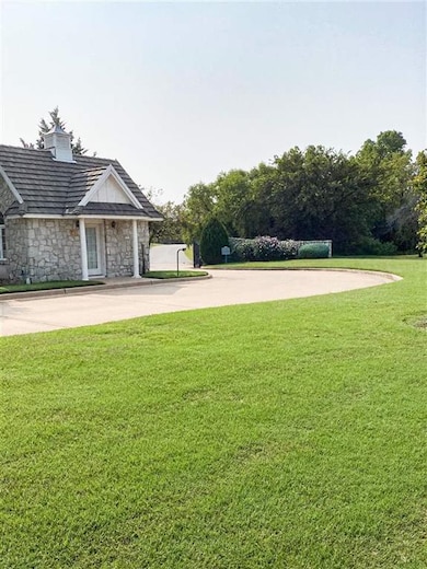 13 W Elm Ave, Enid, OK 73701 - photo 3