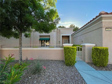 View of front of home featuring a fenced front yar