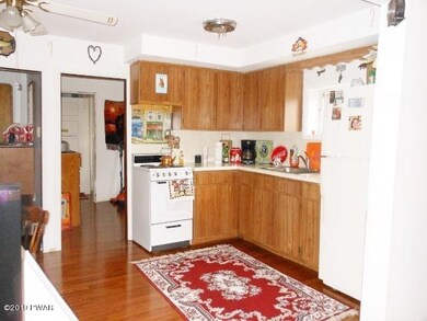 8 Spring St, Hawley, PA 18428 - photo 4