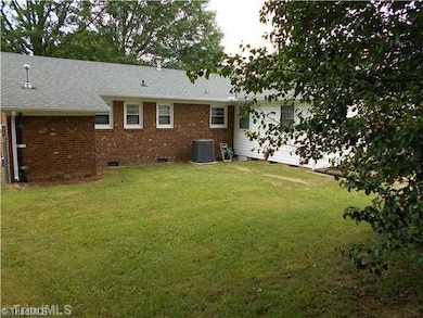 2305 Wachovia Dr, Greensboro, NC 27403 - photo 4