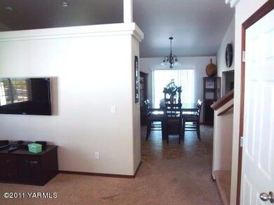 Entry to Kitchen