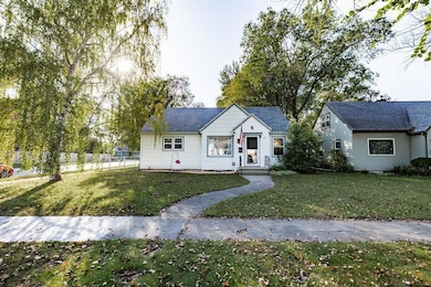 603 12th St N, Moorhead, MN 56560 - photo 2