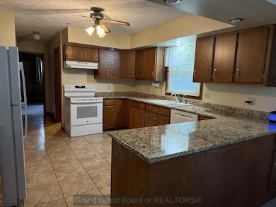 1804 26th St, Central City, NE 68826 - photo 5
