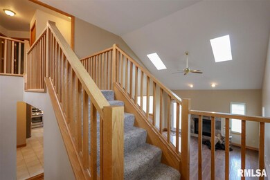 5500 N Pepperwood Ct, Peoria, IL 61615 - photo 3