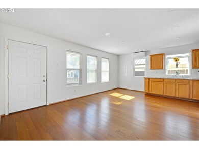 511 N Locust St, Canby, OR 97013 - photo 5