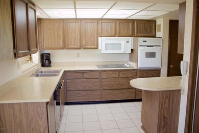 18408 N Conestoga Dr, Sun City, AZ 85373 - photo 5