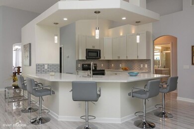 06_192SWFernleafTrail_5_Kitchen_LowRes