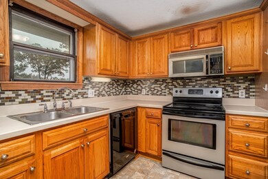 79 Meadow Pond Dr unit 30C, Leominster, MA 01453 - photo 6