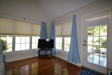 34 Dixon Dr, Litchfield, NH 03052 - photo 2