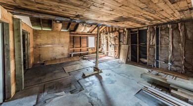Middle Room 1