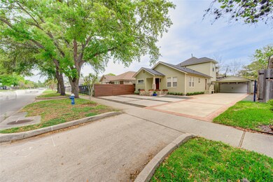 spacious driveway