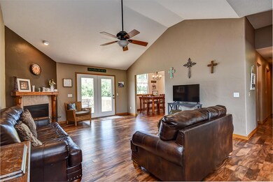 1070 W Sunny Slopes Dr-10