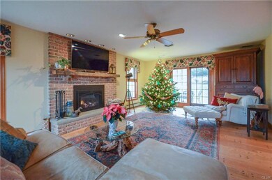 2817 Meadow Ln, Schnecksville, PA 18078 - photo 4