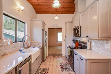 1760 NE Hillcrest Ln, Grants Pass, OR 97526 - photo 7