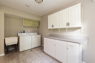 10059 Meadow Ln, Des Plaines, IL 60016 - photo 4