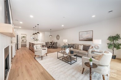 1802 Vinton St, Charlotte, NC 28216 - photo 3