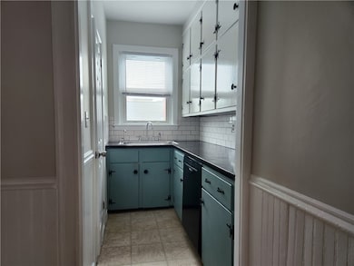 37 Prospect St unit 2, Bristol, RI 02809 - photo 6