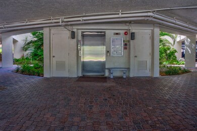 Elevator 33