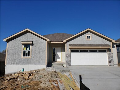 2000 Creek View Ln, Raymore, MO 64083 - photo 2