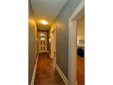 Entry/Foyer.