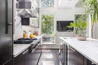 262 W 25th St, New York, NY 10001 - photo 3