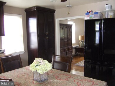 8546 Willow Oak Rd, Parkville, MD 21234 - photo 4