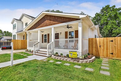 707 Vincent St, Houston, TX 77009 - photo 3