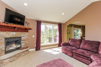 003-Living_Room-2084319-medium