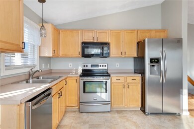 8 Standring St, Cumberland, RI 02864 - photo 4