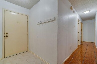 810 Phillips Dr, Ennis, TX 75119 - photo 6