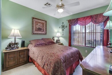 1046-West-Hearne-Way-16