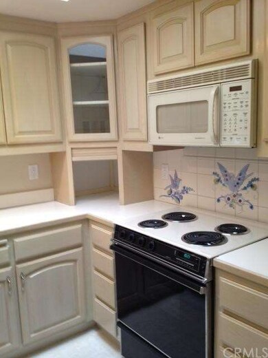 Cozy Country Kitchen includes QUALITY Cabinetry!!
