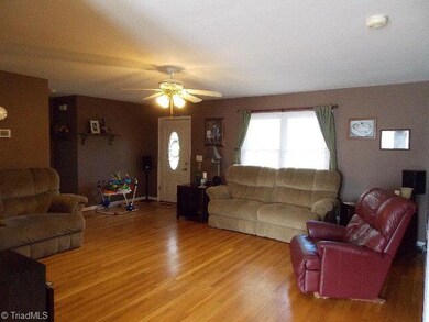 273 Jenwill Dr, Purlear, NC 28665 - photo 6