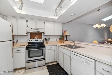 03_3102WinchesterDr_5_Kitchen