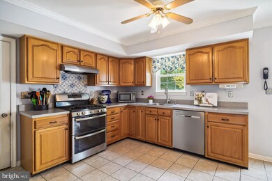 5824 Miriam Dr, Sykesville, MD 21784 - photo 3